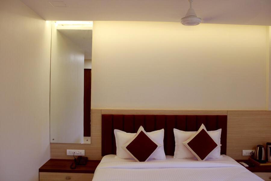 Hotel Saineel Mumbai Bagian luar foto