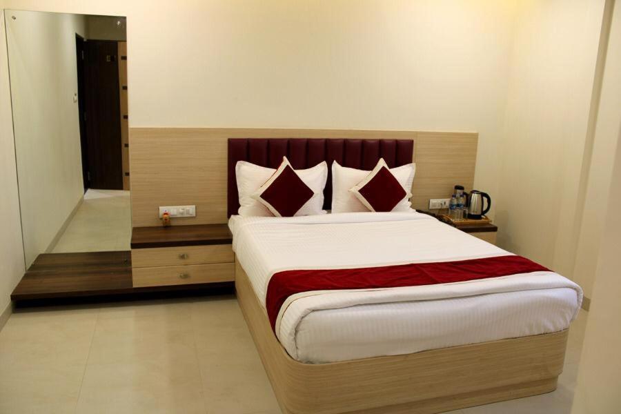 Hotel Saineel Mumbai Bagian luar foto