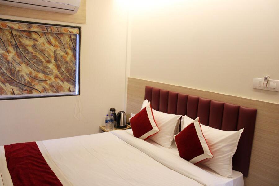 Hotel Saineel Mumbai Bagian luar foto