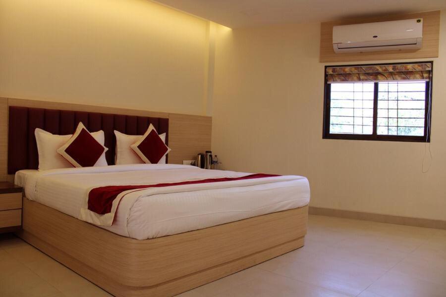 Hotel Saineel Mumbai Bagian luar foto