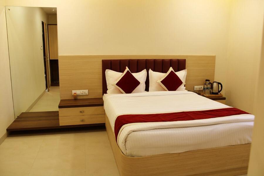 Hotel Saineel Mumbai Bagian luar foto